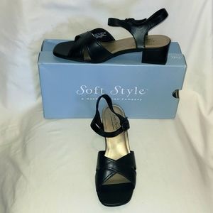 NIB sz 9.5 black sandals